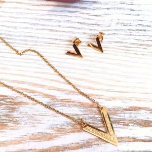 🤍 2/$25  Dainty V necklace and earrings